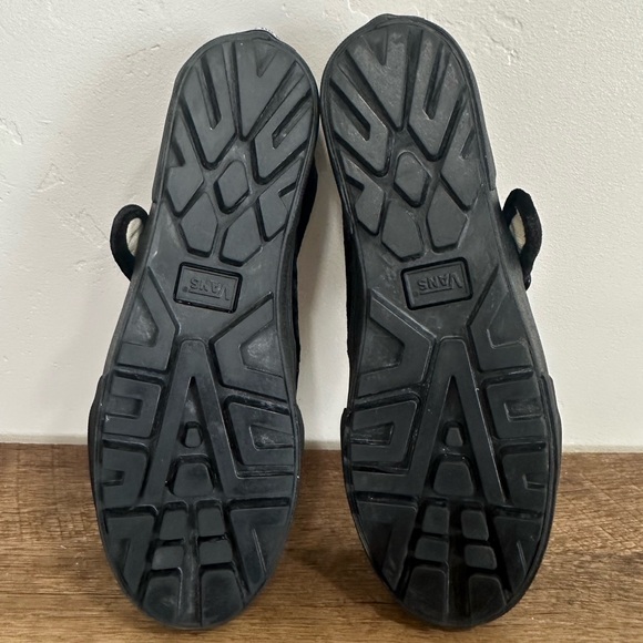 VANS SOLID BLACK STYLE 93 CRUSHED VELVET MARY JANE SNEAKERS WITH BUCKLE 7.5 - Picture 9 of 12